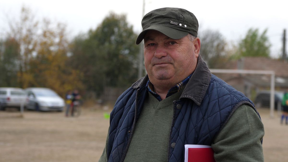 Cum se joacă un meci în județeana din Călărași? De la baros la fotbal, cu o vizită prin cimitir! „Sunteți nebuni? Îi luăm tare, îi punem pe calea ferată!”