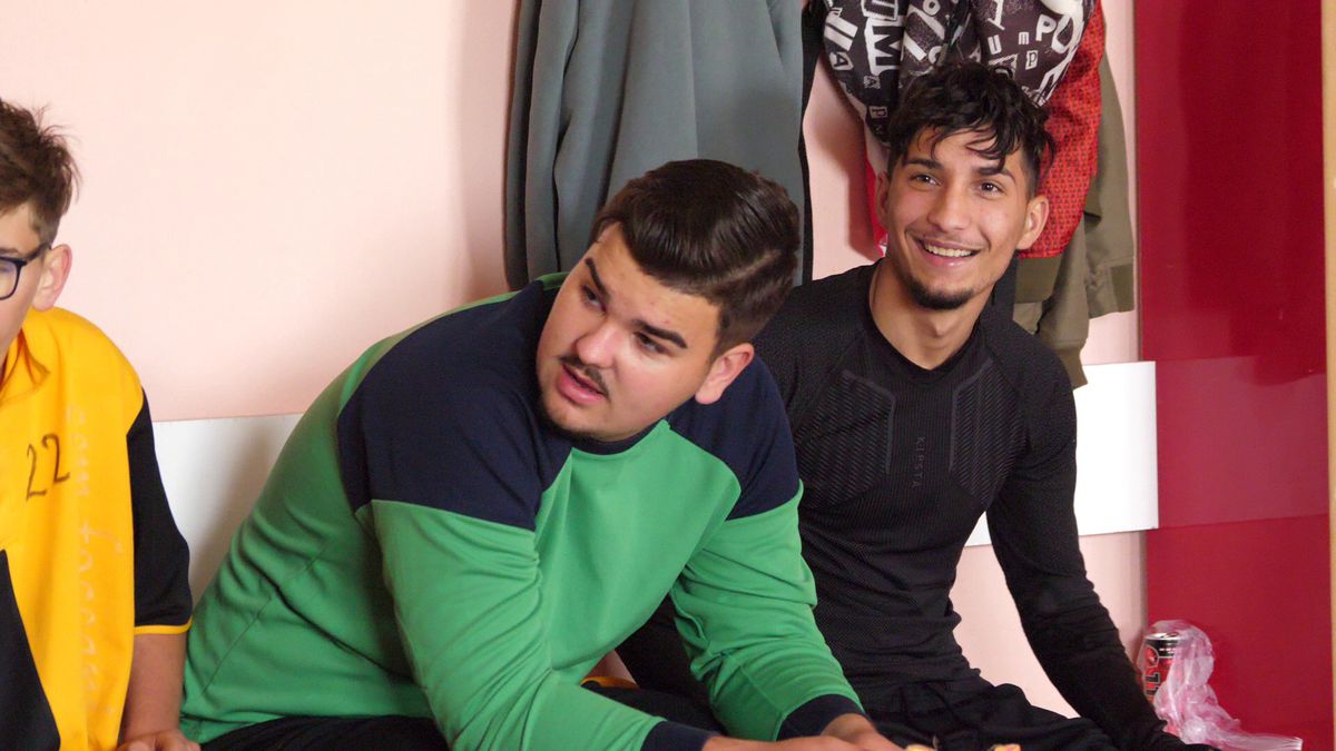 Cum se joacă un meci în județeana din Călărași? De la baros la fotbal, cu o vizită prin cimitir! „Sunteți nebuni? Îi luăm tare, îi punem pe calea ferată!”