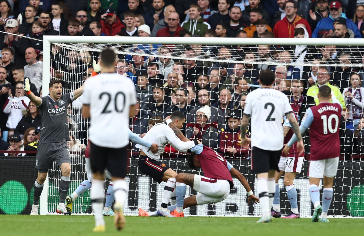 Ronaldo, imagini nemaivăzute în cariera sa! » S-a întâmplat în meciul Aston Villa - Manchester United
