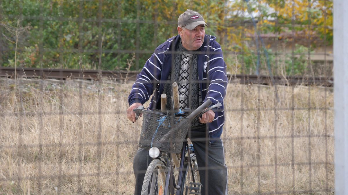 Cum se joacă un meci în județeana din Călărași? De la baros la fotbal, cu o vizită prin cimitir! „Sunteți nebuni? Îi luăm tare, îi punem pe calea ferată!”