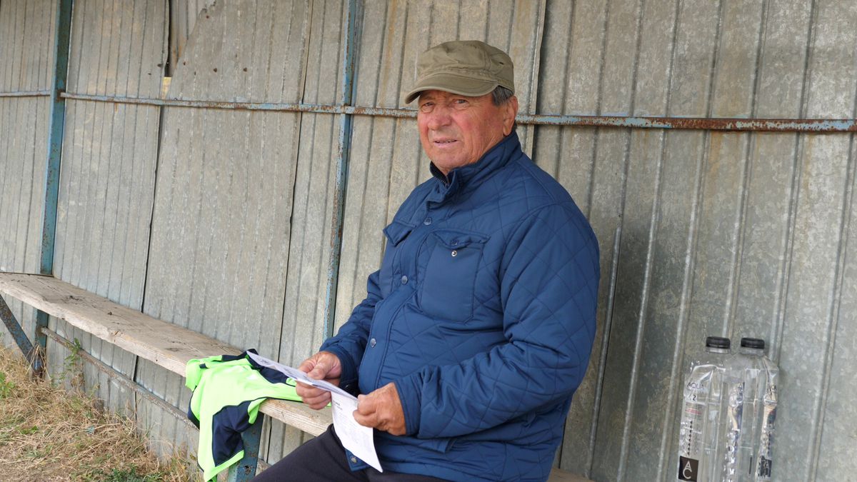 Cum se joacă un meci în județeana din Călărași? De la baros la fotbal, cu o vizită prin cimitir! „Sunteți nebuni? Îi luăm tare, îi punem pe calea ferată!”