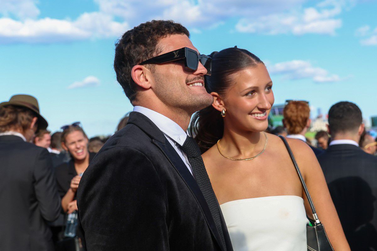 „Măcel la beție” » Peste 85.000 de oameni au făcut haos la cea mai importantă cursă de cai din țară