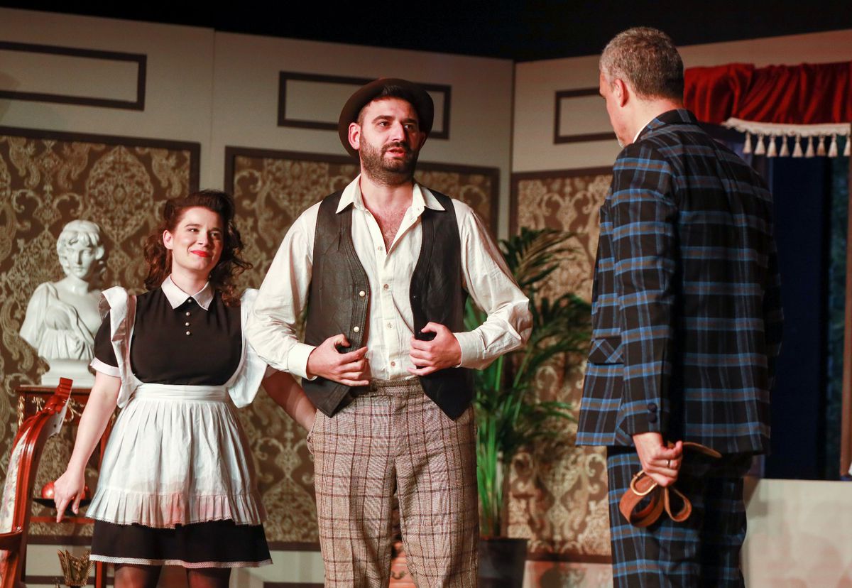 Piesa de teatru „Sistemul Perfect” cu Kira Hagi a avut premiera la Teatru Național din București! Hagi a urcat pe scenă, aplaudat de sute de oameni