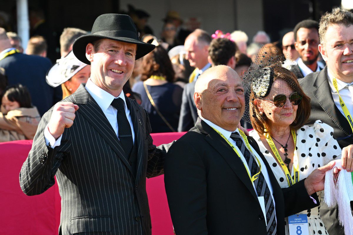 „Măcel la beție” » Peste 85.000 de oameni au făcut haos la cea mai importantă cursă de cai din țară