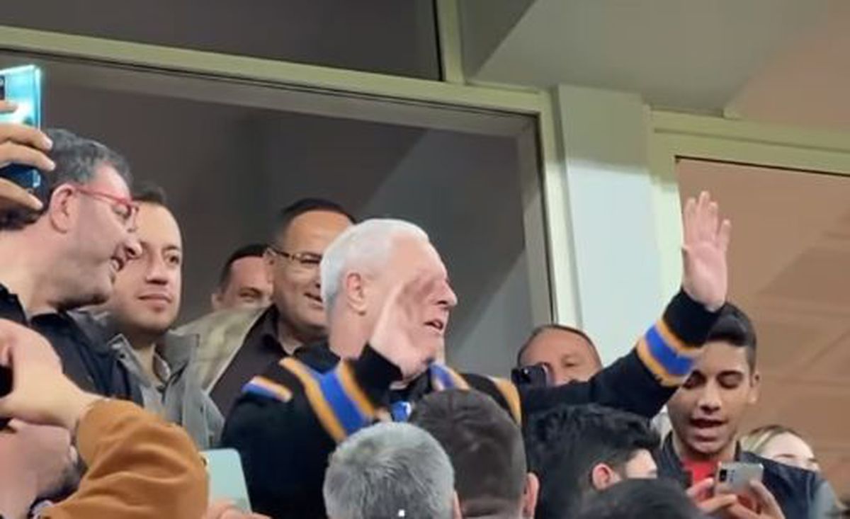 Cu ce imagine se laudă Marius Șumudică pe WhatsApp: „Magician!”