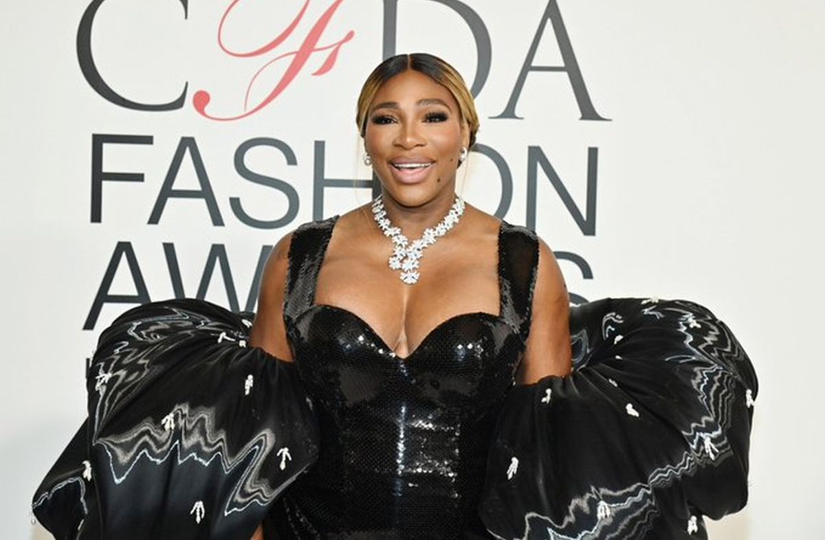 Pe urmele lui Beyonce și Rihanna » „Fashion icon” Serena Williams a atras toate privirile noaptea trecută la gala din New York, cu un decolteu generos