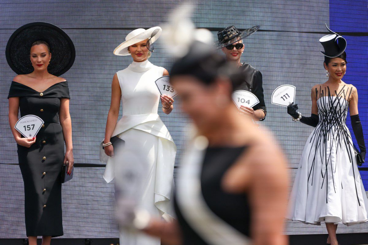 „Măcel la beție” » Peste 85.000 de oameni au făcut haos la cea mai importantă cursă de cai din țară