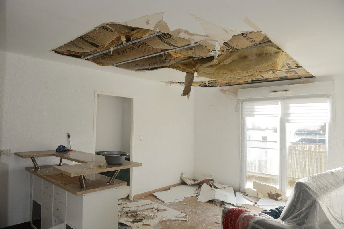 Furtuna Ciaran a lovit Europa! Vedeta din Serie A și-a luat cizmele și a ieșit pe străzi pentru a ajuta la curățenie