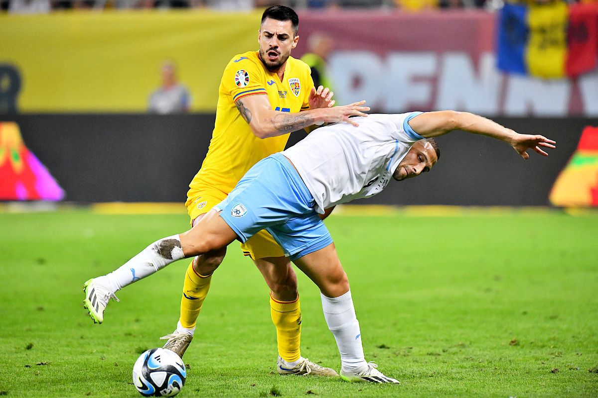 Imagini de mare impact emoțional! Ce a apărut pe scaune în conferința naționalei de fotbal a Israelului