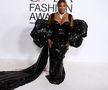 Pe urmele lui Beyonce și Rihanna » „Fashion icon” Serena Williams a atras toate privirile noaptea trecută la gala din New York, cu un decolteu generos