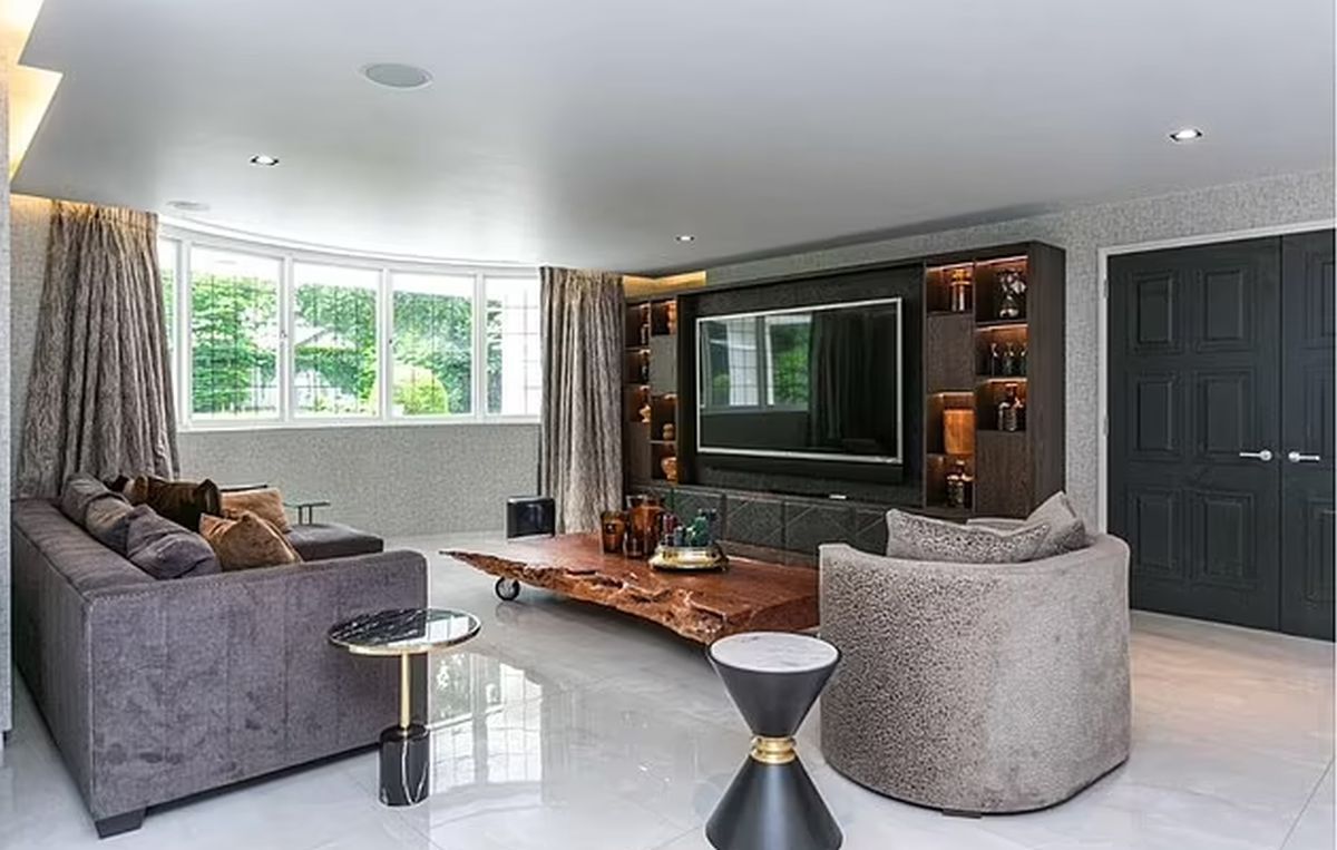 Dat afară de Manchester City, riscă să intre în faliment » Și-a scos la vânzare conacul de 5 milioane, apoi a luat o măsură radicală