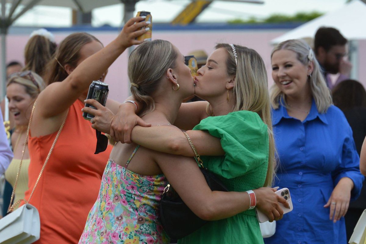 Imagini incredibile în Australia! Ce s-a întâmplat la Victoria Derby Day 2023