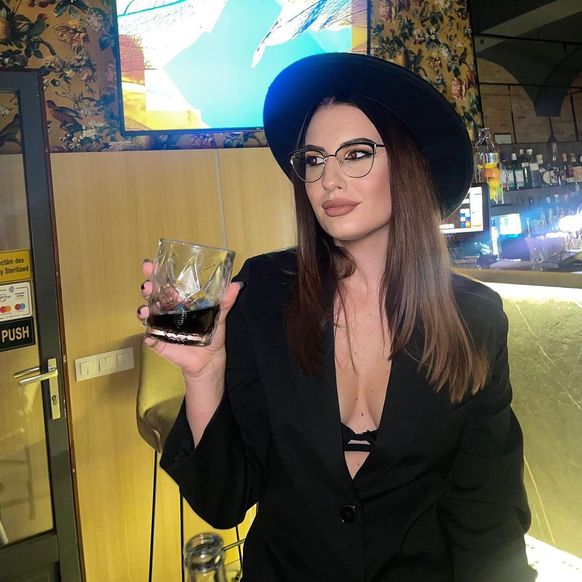 A cerut-o cum s-a întors acasă! Imagini emoționante cu iubita campionului mondial la minifotbal