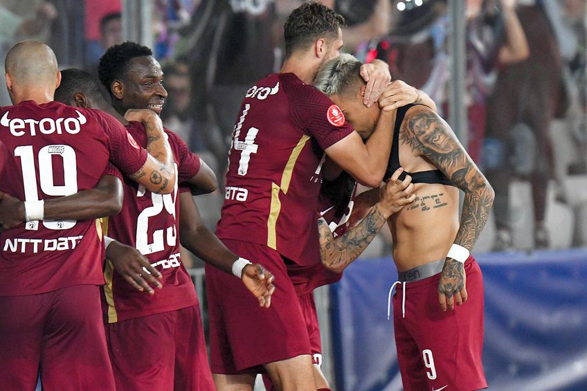 Jefte Betancor, primul din dreapta, ar putea fi dat afară de la CFR Cluj // foto: Imago Images