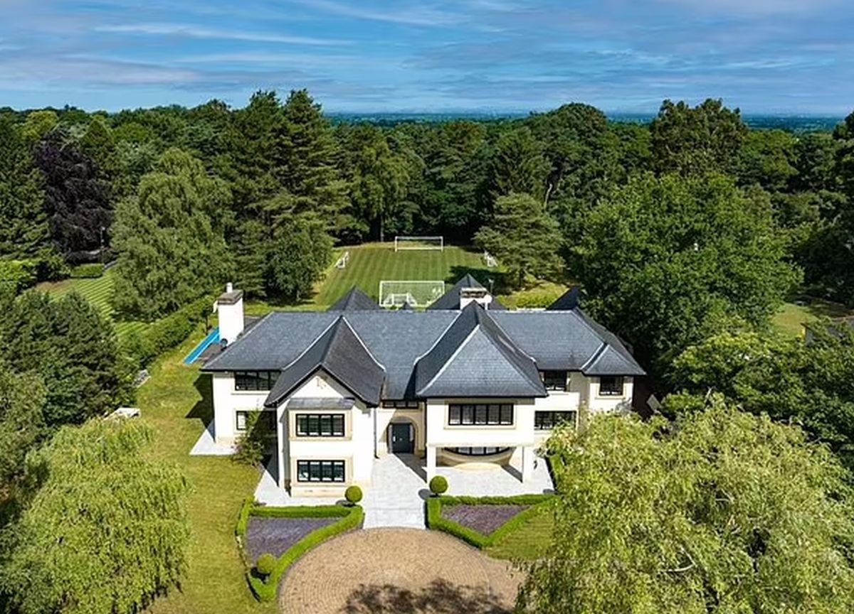 Imagini impresionate cu vila scoasă la vânzare de Benjamin Mendy