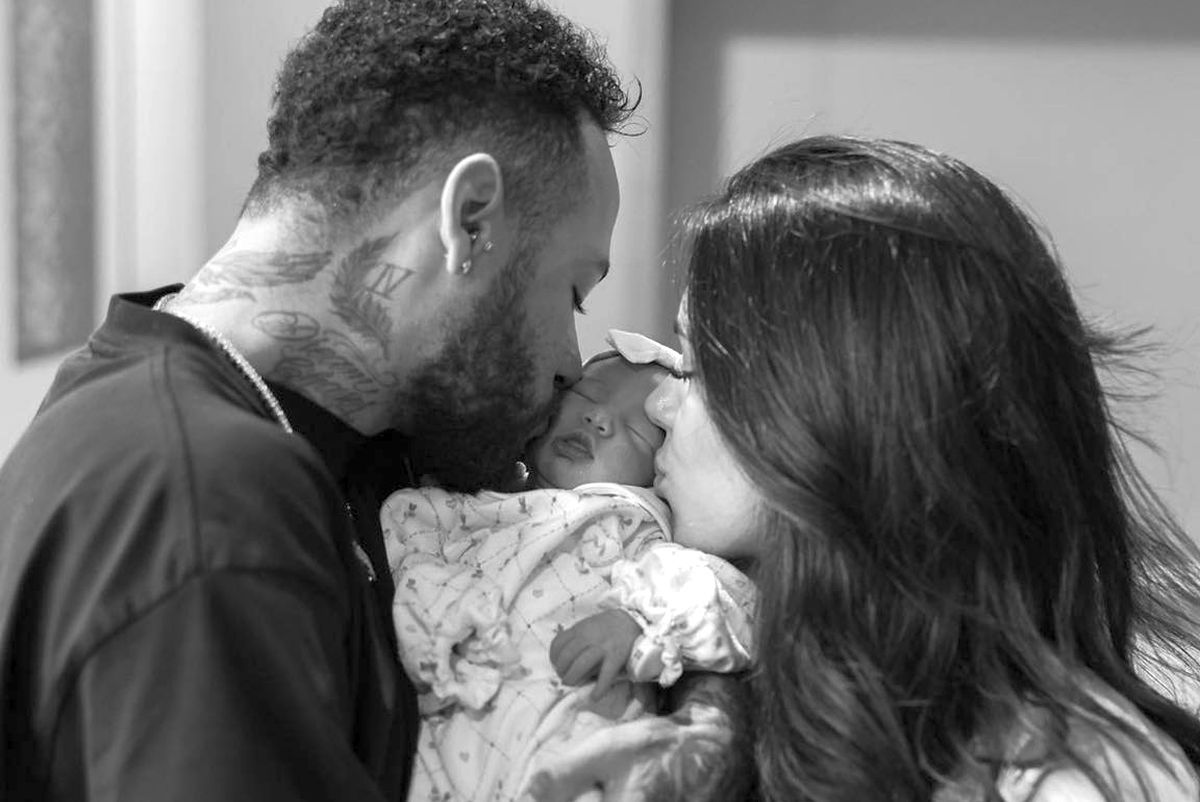 Momente teribile pentru Neymar: hoții au intrat înarmați în casă și au vrut să-i răpească logodnica și fiica nou-născută