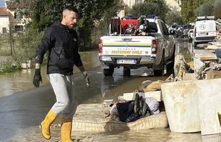 Furtuna Ciaran a lovit Europa! Vedeta din Serie A și-a luat cizmele și a ieșit pe străzi pentru a ajuta la curățenie