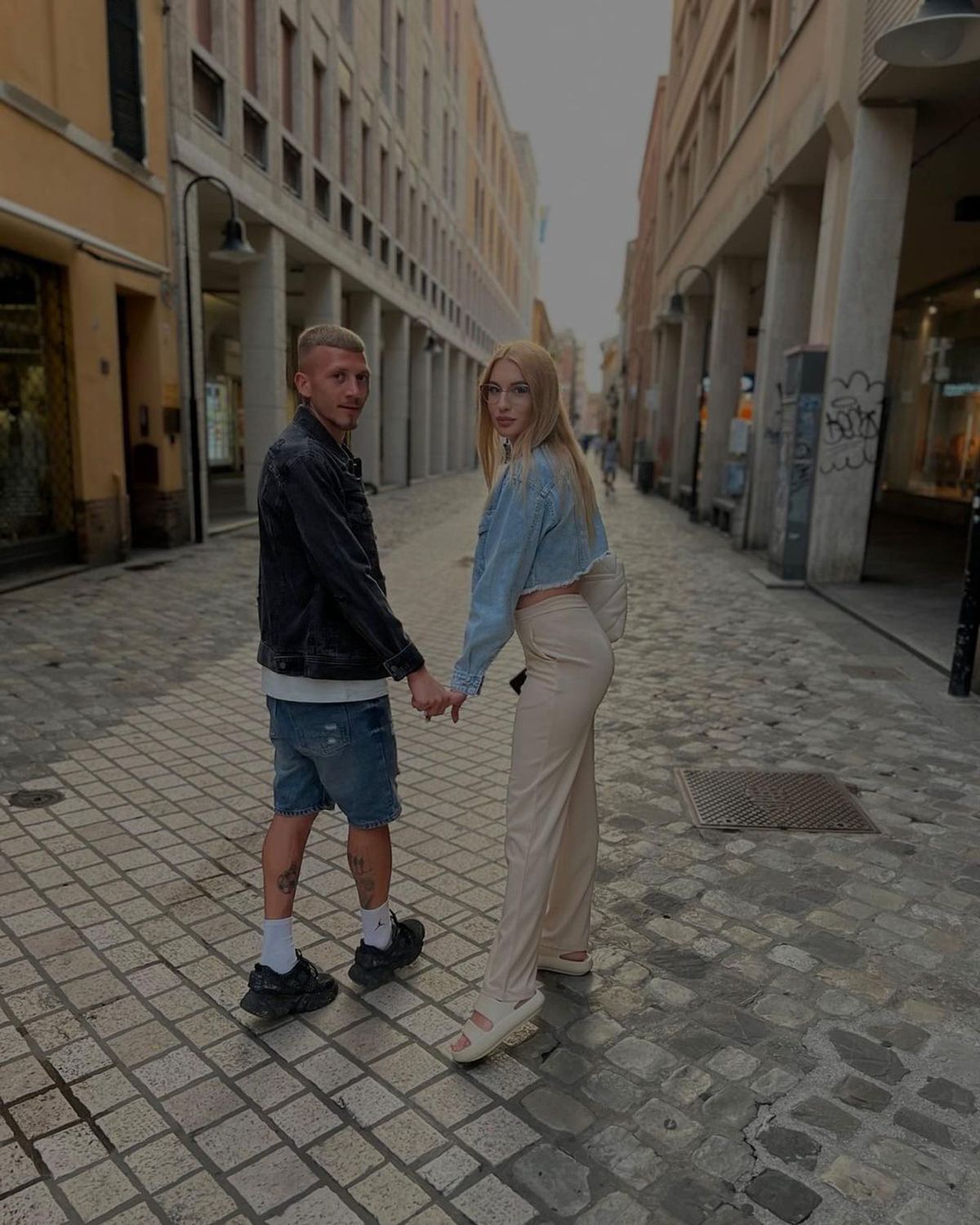 A cerut-o cum s-a întors acasă! Imagini emoționante cu iubita campionului mondial la minifotbal