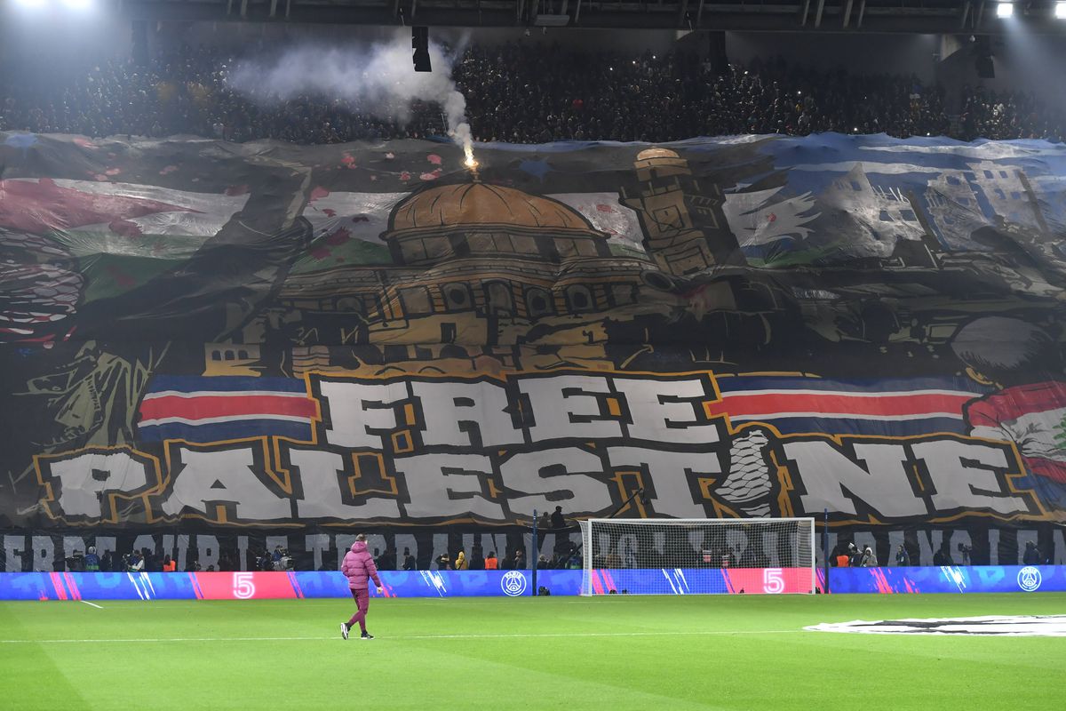 Mesaj politic la PSG - Atletico Madrid din Liga Campionilor » Scenografia care a făcut înconjurul lumii în 10 ore