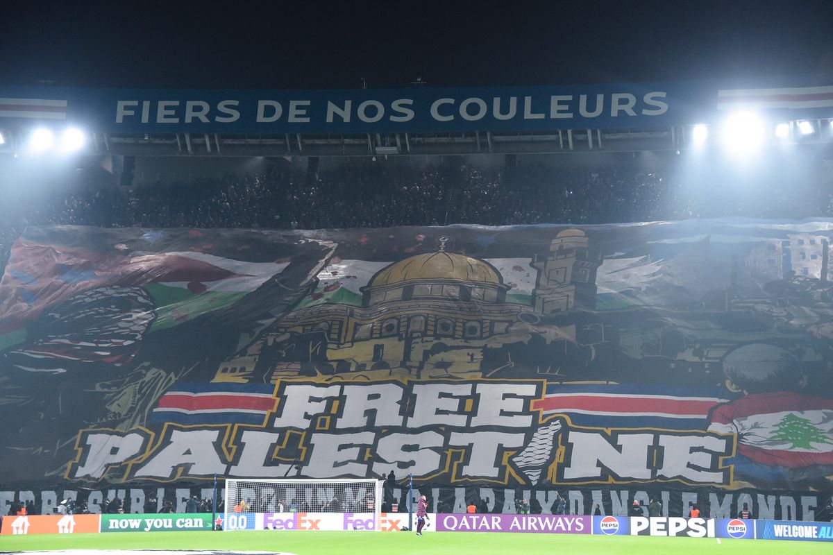 Ultrașii lui PSG au afișat o scenografie cu mesaj politic înainte de meciul cu Atletico Madrid: „Palestina Liberă”