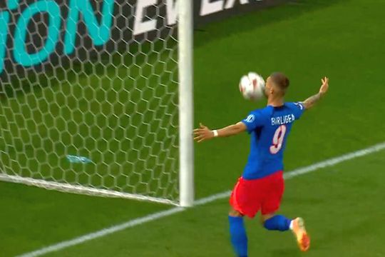 Daniel Bîrligea a înscris la OPT secunde de la reluare în FCSB - Midtjylland