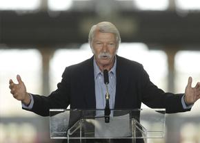 10 episoade cu Bela Karolyi, antrenorul Nadiei Comăneci, care a decedat noaptea trecută: de la bătăile crunte aplicate sportivelor până la „clientul” Securității lui Ceaușescu
