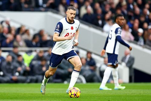 Radu Drăgușin, în tricoul lui Tottenham // foto: Imago Images