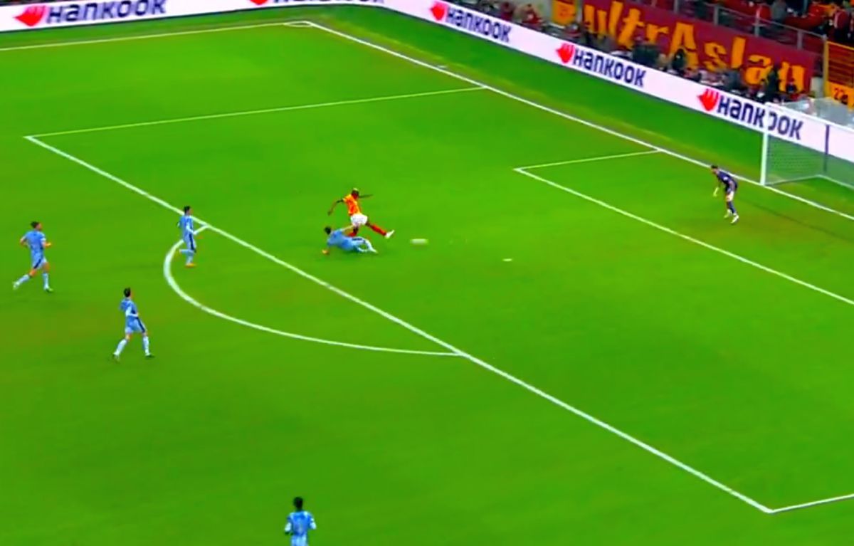 Radu Drăgușin, coșmar la Istanbul! A gafat decisiv în Galatasaray - Spurs: Icardi i-a furat mingea, Osimhen a înscris