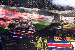 Mesaj politic la PSG - Atletico Madrid din Liga Campionilor » Scenografia care a făcut înconjurul lumii în 10 ore