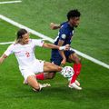 Kevin Mbabu (stânga), în Franța - Elveția, duel disputat la EURO 2020, pe 29 iunie 2021, pe Arena Națională, foto: Imago Images