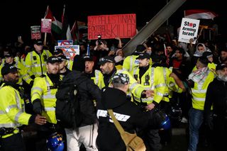 Incidente în stradă, la Birmingham! 11 arestați