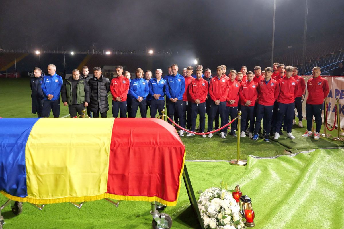 Sicriul lui Emeric Ienei, depus la stadionul din Oradea