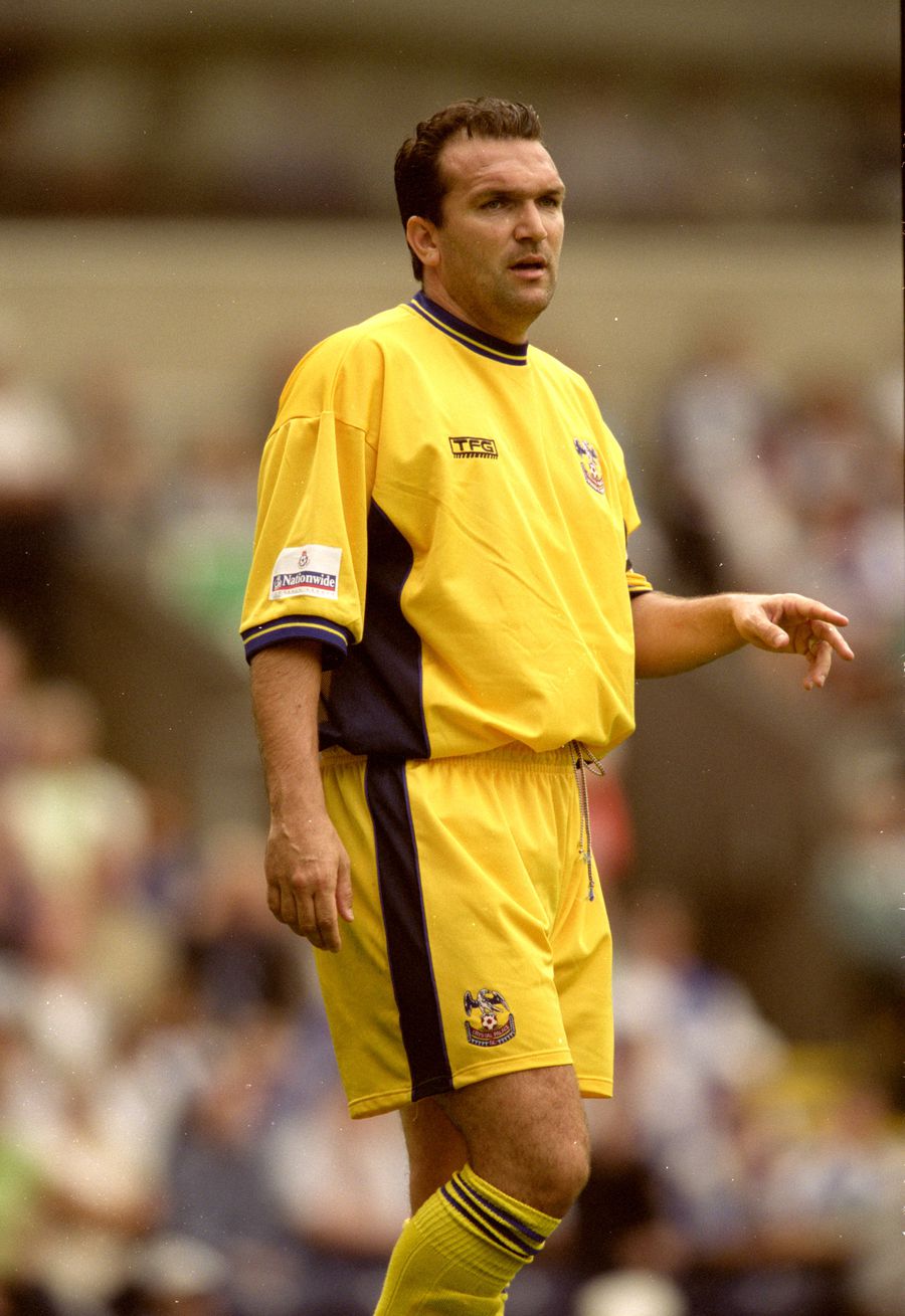 Neil Ruddock, Crystal Palace, anul 2000 / Foto: Getty Images Cele mai trăsnite clauze din contractele fotbaliștilor » Testicule de miel în dieta obligatorie + tatăl internaționalului italian a cerut un tractor