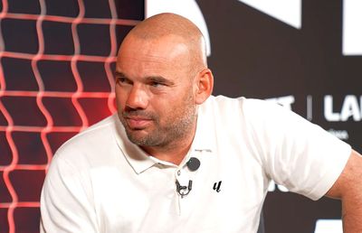 Venit la București, Wesley Sneijder și-a amintit despre Alibec, Ogăraru, Chivu și Lobonț: „Vorbea tot timpul cu soția: «Ce faci, iubi?»”