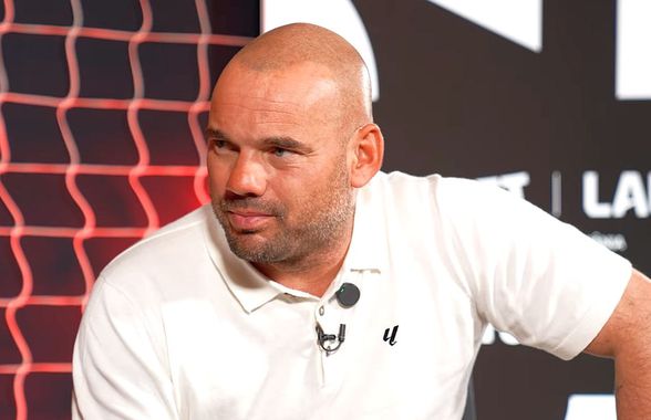 Venit la București, Wesley Sneijder și-a amintit despre Alibec, Ogăraru, Chivu și Lobonț: „Vorbea tot timpul cu soția: «Ce faci, iubi?»”