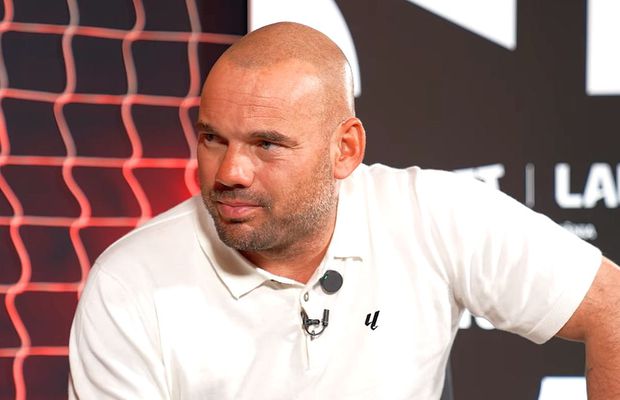 Venit la București, Wesley Sneijder și-a amintit despre Alibec, Ogăraru, Chivu și Lobonț: „Vorbea tot timpul cu soția: «Ce faci, iubi?»”