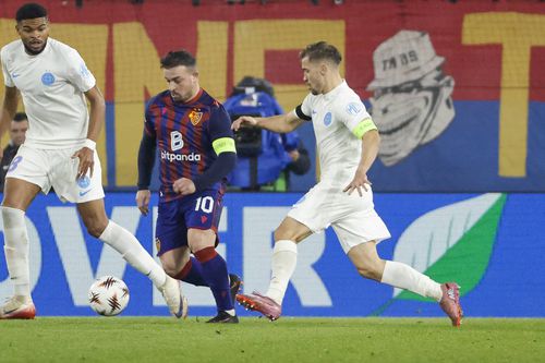 Xherdan Shaqiri și Darius Olaru în Basel - FCSB / Foto: Imago Images