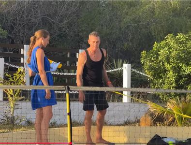 Un celebru vlogger român a ajuns în complexul ridicat de controversatul Radu Mazăre în Madagascar » Ce sport se practică lângă Oceanul Indian: teren în lucru