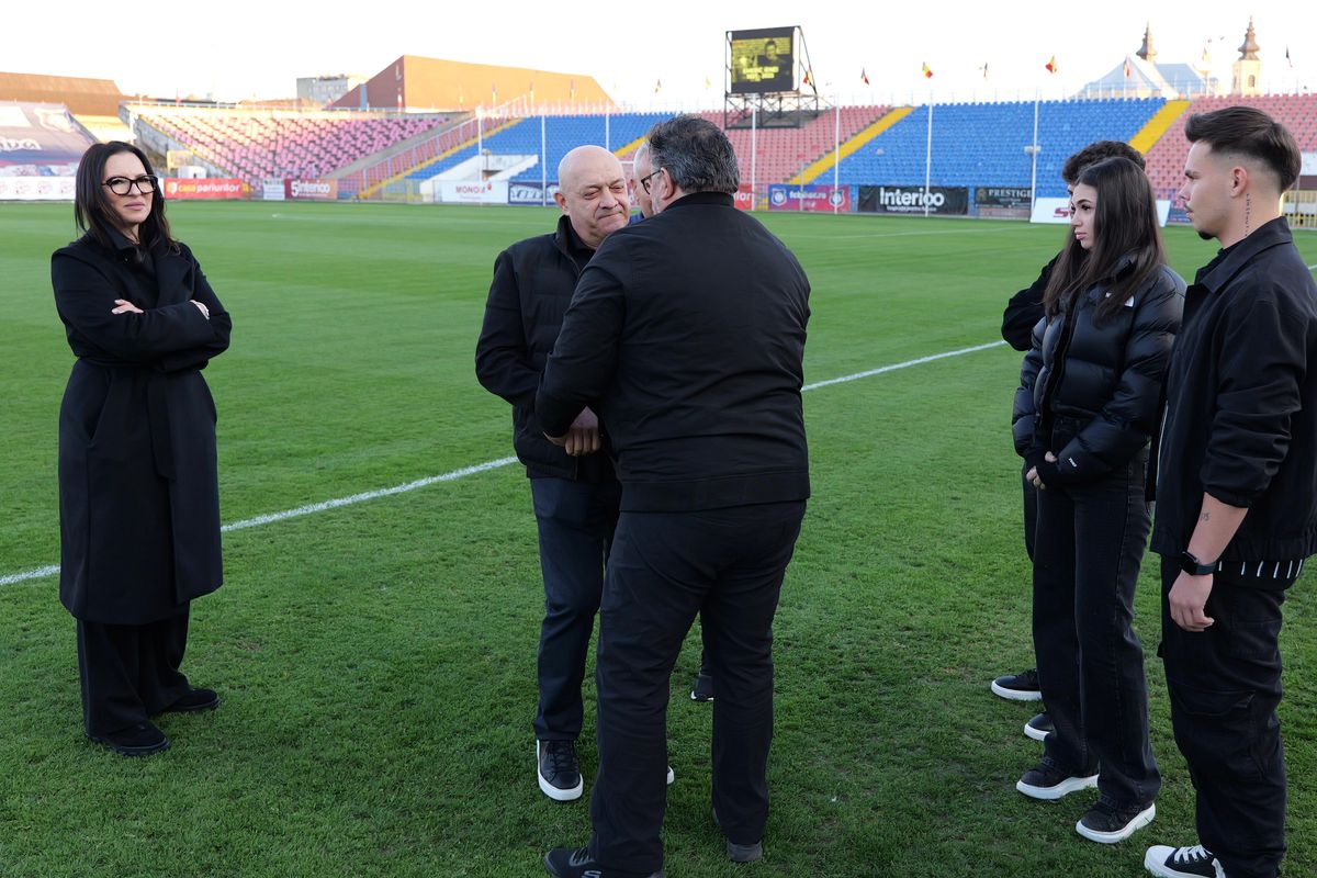 Sicriul lui Emeric Ienei, depus la stadionul din Oradea