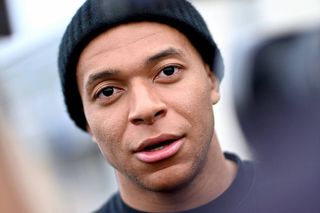 Un prestigios medic francez, care „face miracole” cu tratamentele sale, se va ocupa de accidentarea lui Kylian Mbappé