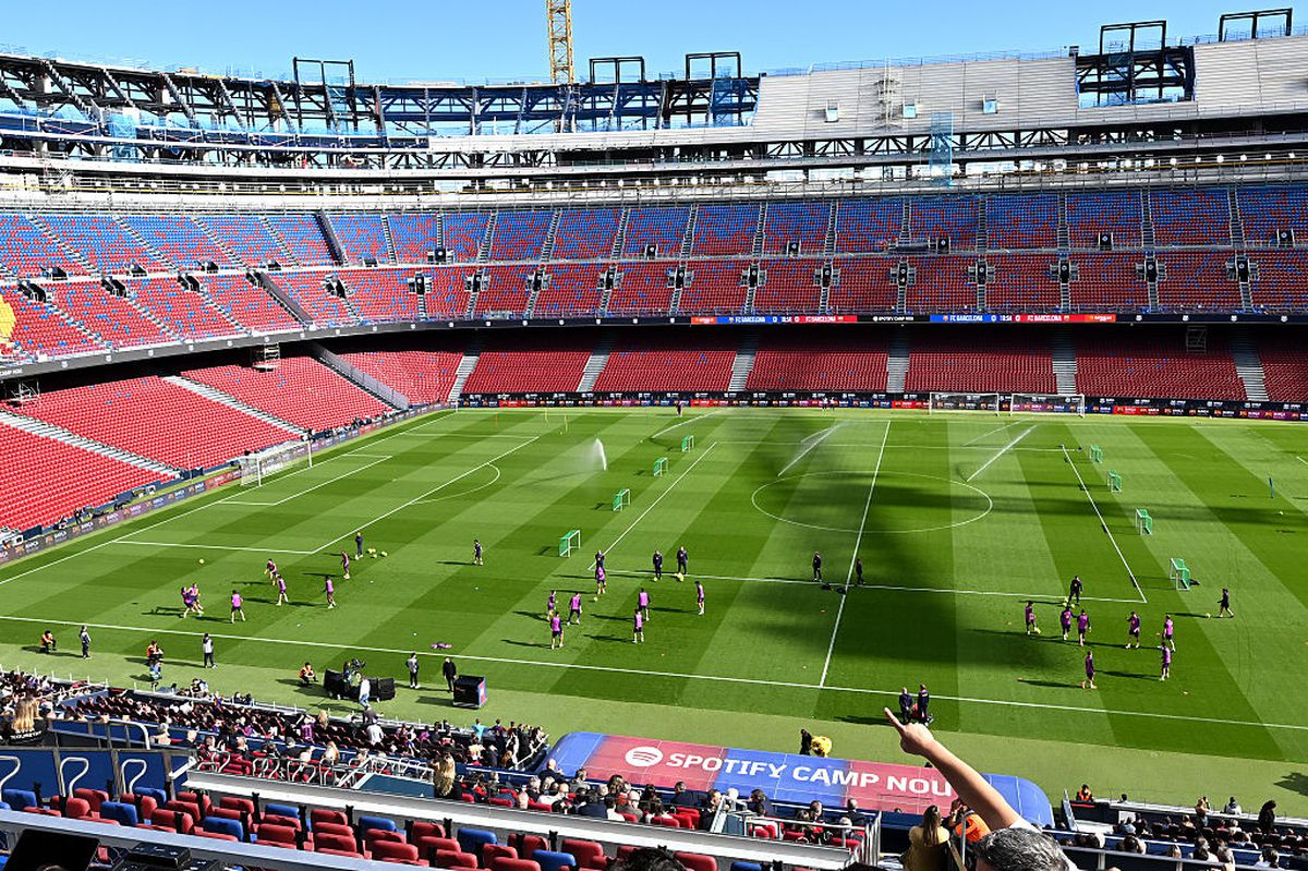 Barcelona a revenit pe Camp Nou după 894 de zile! 23.000 de fani la antrenament, imagini senzaționale