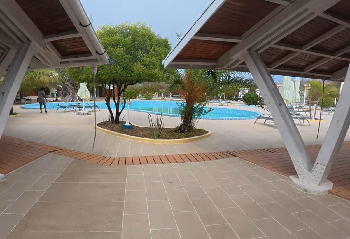 L-a găsit pe controversatul Radu Mazăre: lucra la construcția unui teren pentru un sport inedit! Imaginile postate de un celebru vlogger român