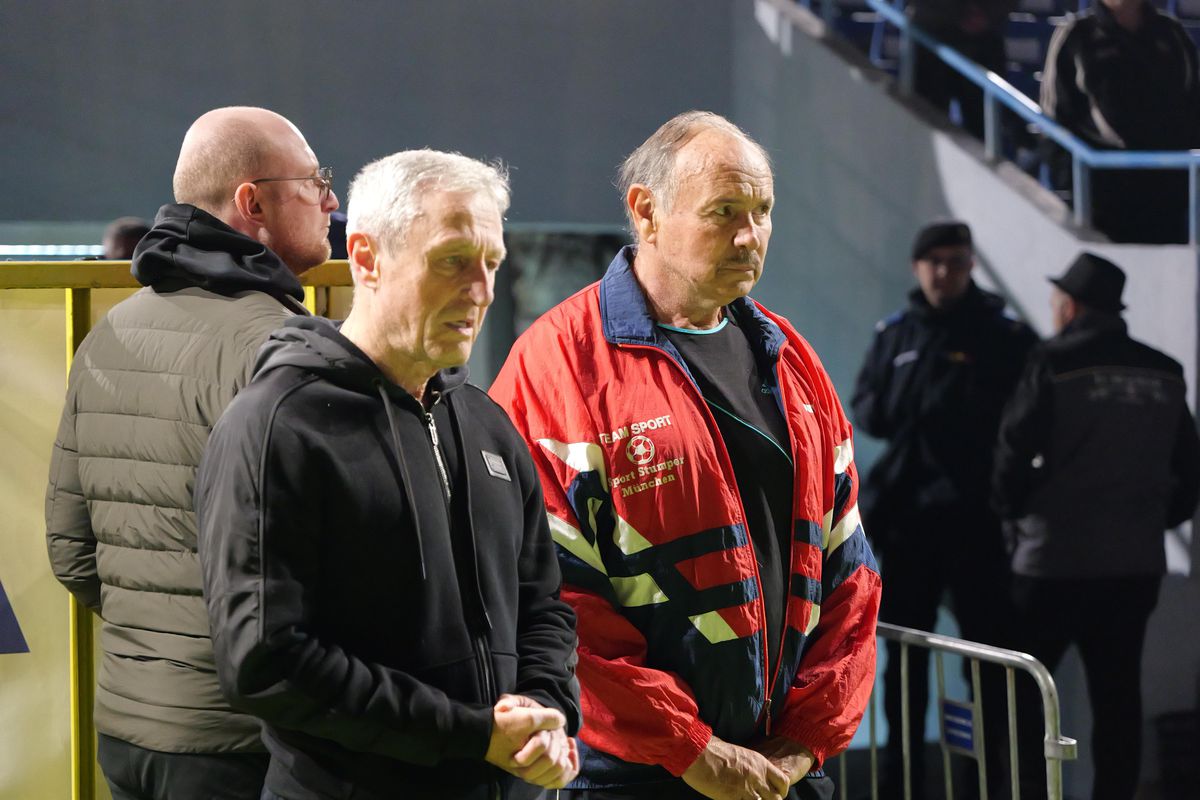 Sicriul lui Emeric Ienei, depus la stadionul din Oradea