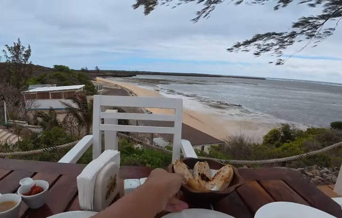 L-a găsit pe controversatul Radu Mazăre: lucra la construcția unui teren pentru un sport inedit! Imaginile postate de un celebru vlogger român