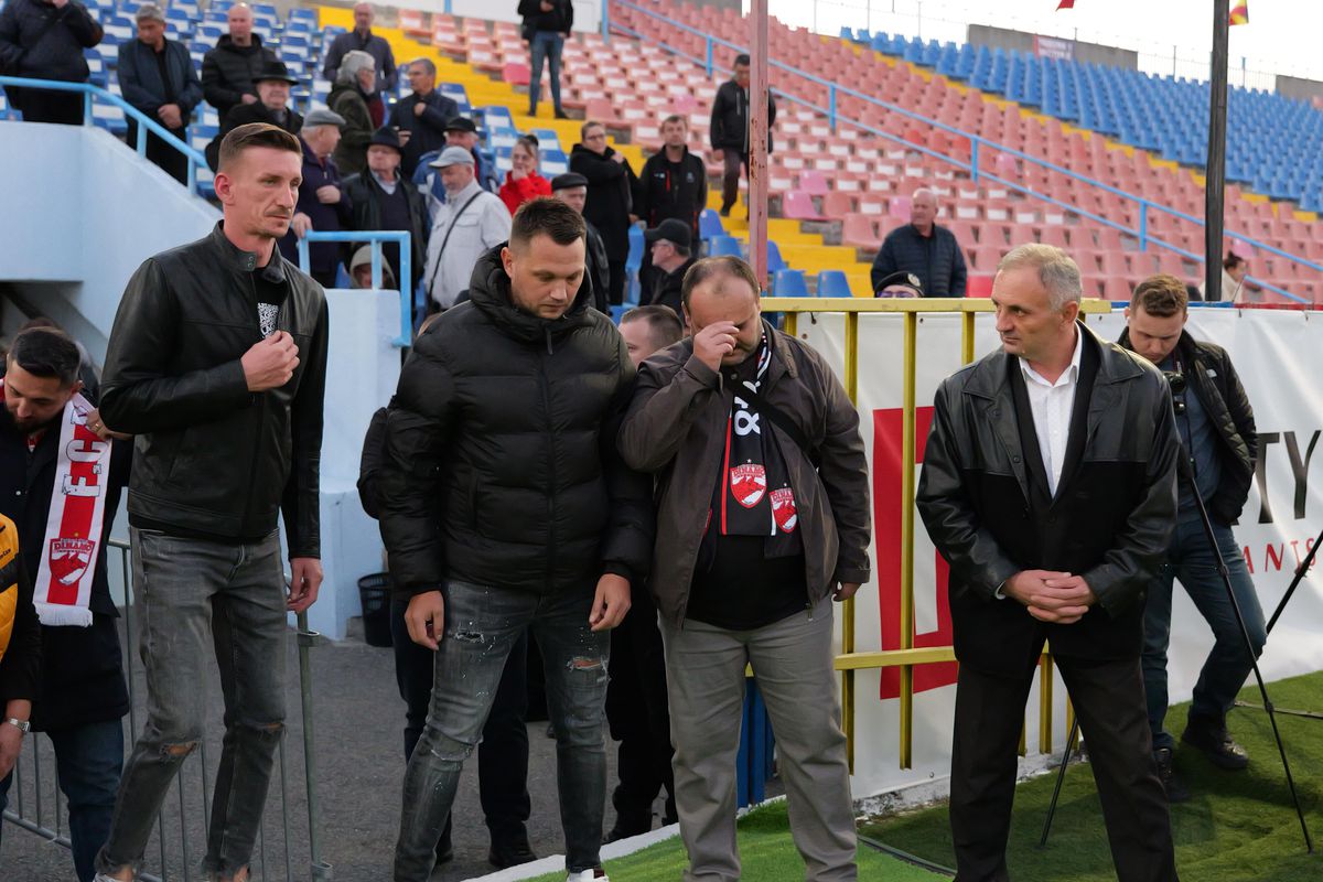 Sicriul lui Emeric Ienei, depus la stadionul din Oradea