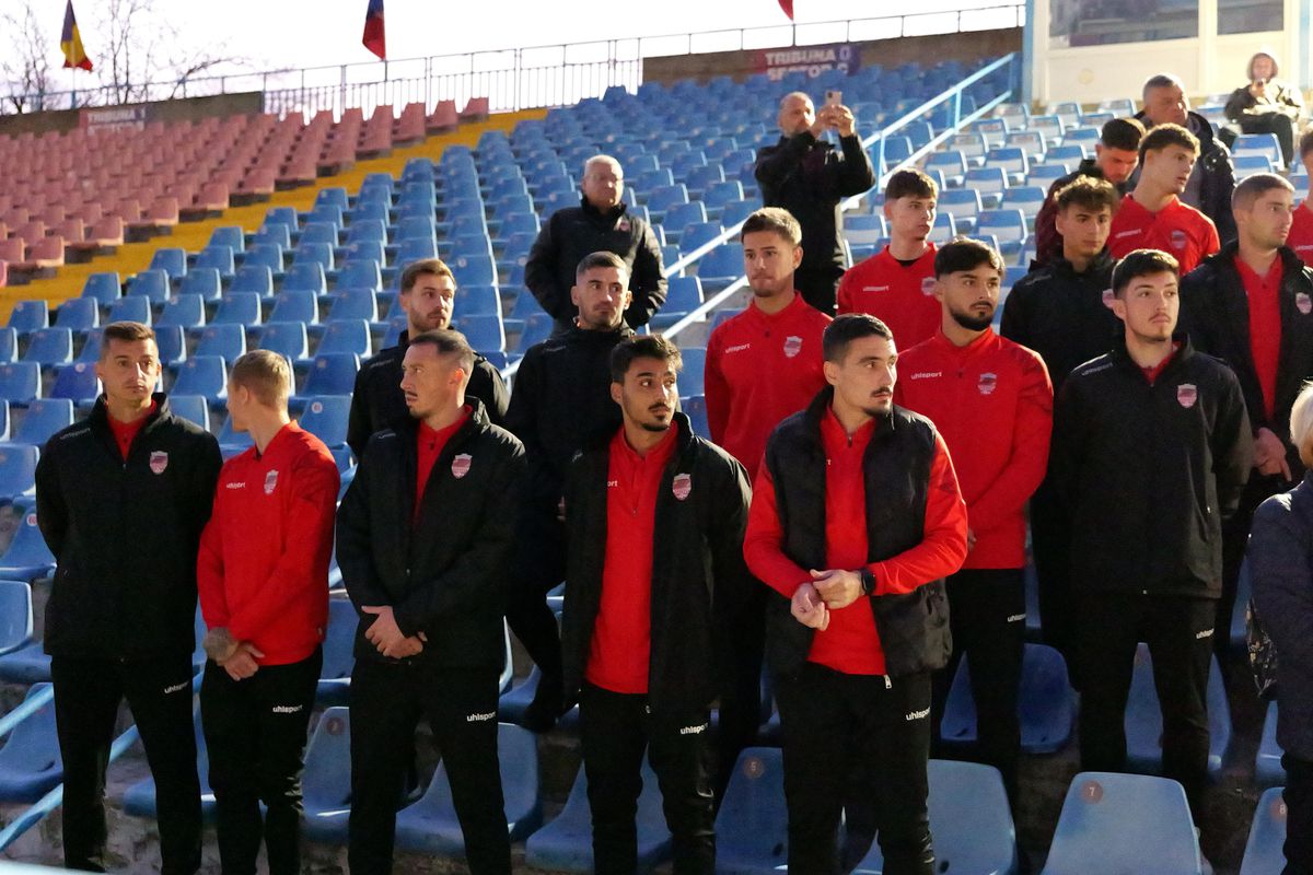 Sicriul lui Emeric Ienei, depus la stadionul din Oradea