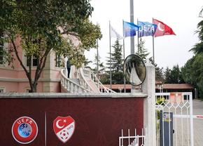 Zeci de arestări în scandalul pariurilor sportive din Turcia