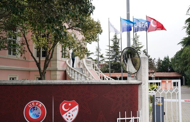 Zeci de arestări în scandalul pariurilor sportive din Turcia