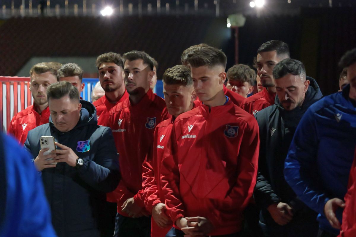 Sicriul lui Emeric Ienei, depus la stadionul din Oradea