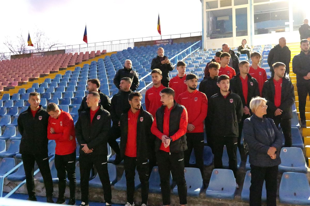 Sicriul lui Emeric Ienei, depus la stadionul din Oradea